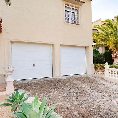 Jose - Three Bedroom With Private Pool - By Villamar
