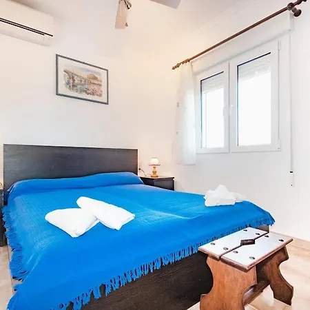 Jose - Three Bedroom With Private Pool - By Villamar *